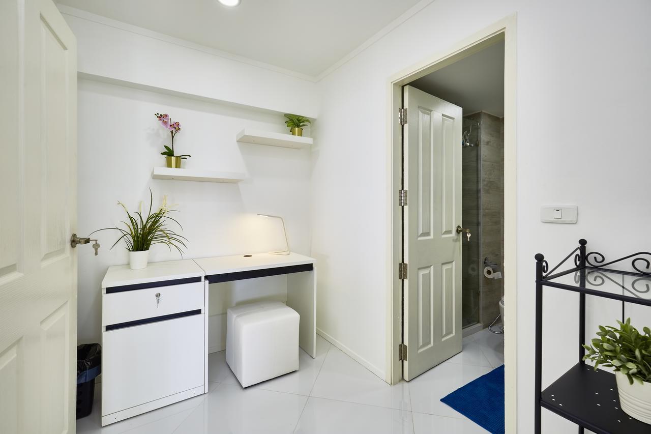 Luxurious Apartment On Jomtien Beach Road Praia de Jomtien Exterior foto