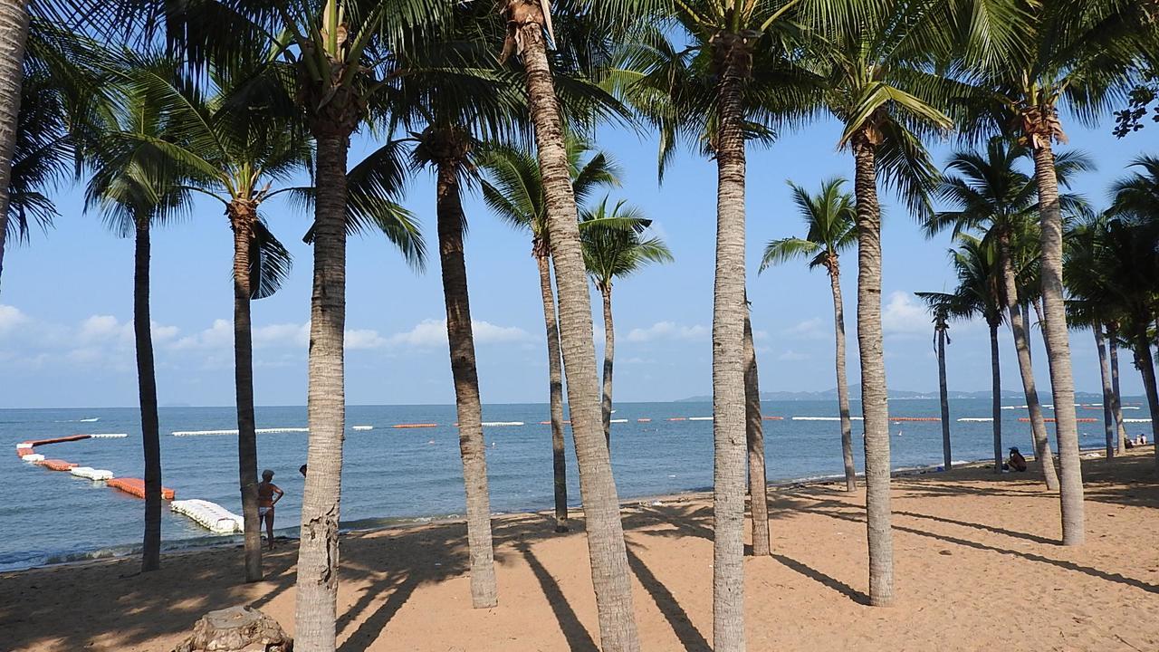 Luxurious Apartment On Jomtien Beach Road Praia de Jomtien Exterior foto
